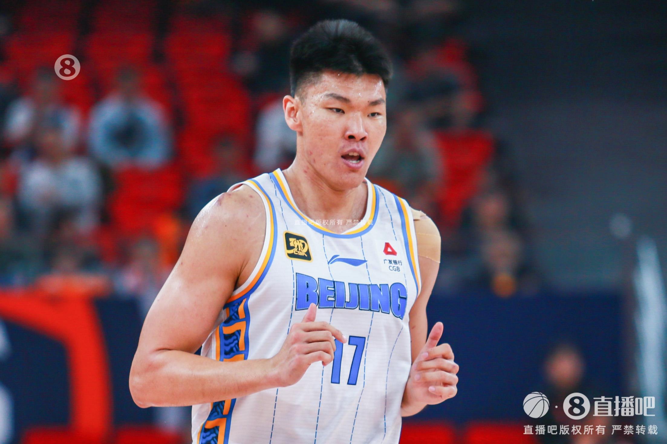 進(jìn)攻端把握機(jī)會(huì)不錯(cuò)！范子銘10投7中貢獻(xiàn)16分3助攻
